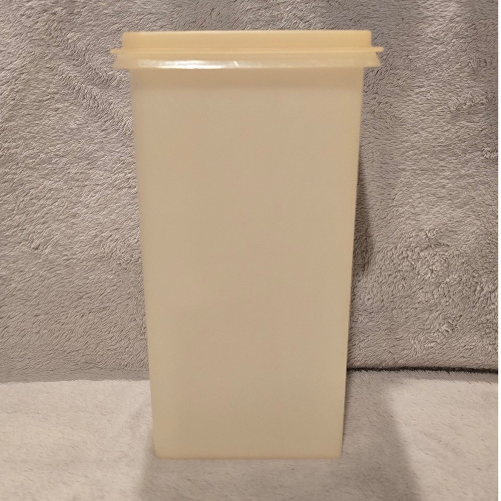 Vintage Tupperware Saltine Cracker Keeper Almond Cream 1314-2 USA 10"
